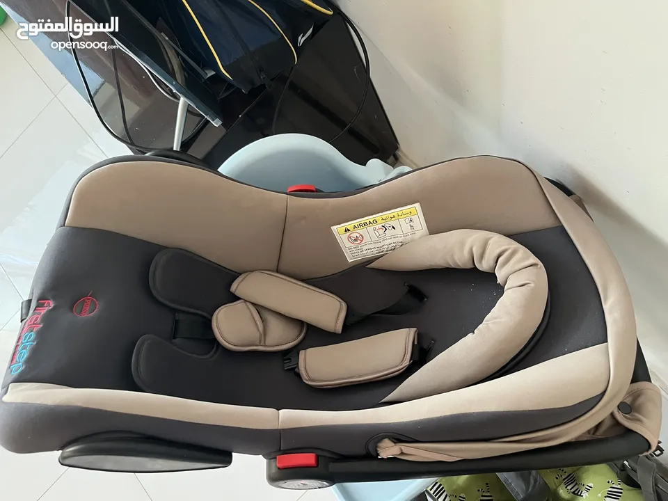 Infant / baby car seat used only once. Expat leaving country.