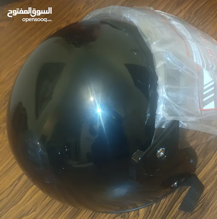 خوذه خوذة ركوب دراجه ناريه و سكوتر و دراجة كهرباء و الخيل  وكاب اسود  ومط او لميع و احمر وسكني واقي