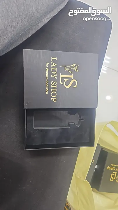 عطر كلمات بوكس به ثلاث غرشات 50مل +5 تولات مسك +علبة بخور فاخره كل هذا 20 ريال عماني فقط