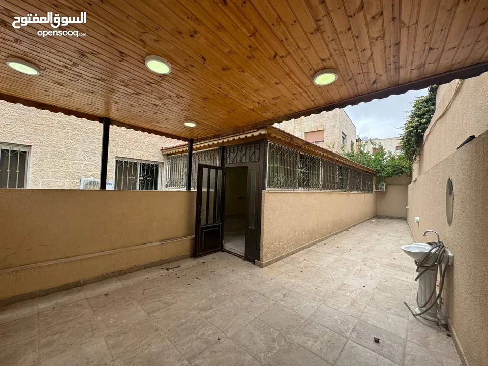 شقه طابق اول 190 متر خلف سوق السلطان