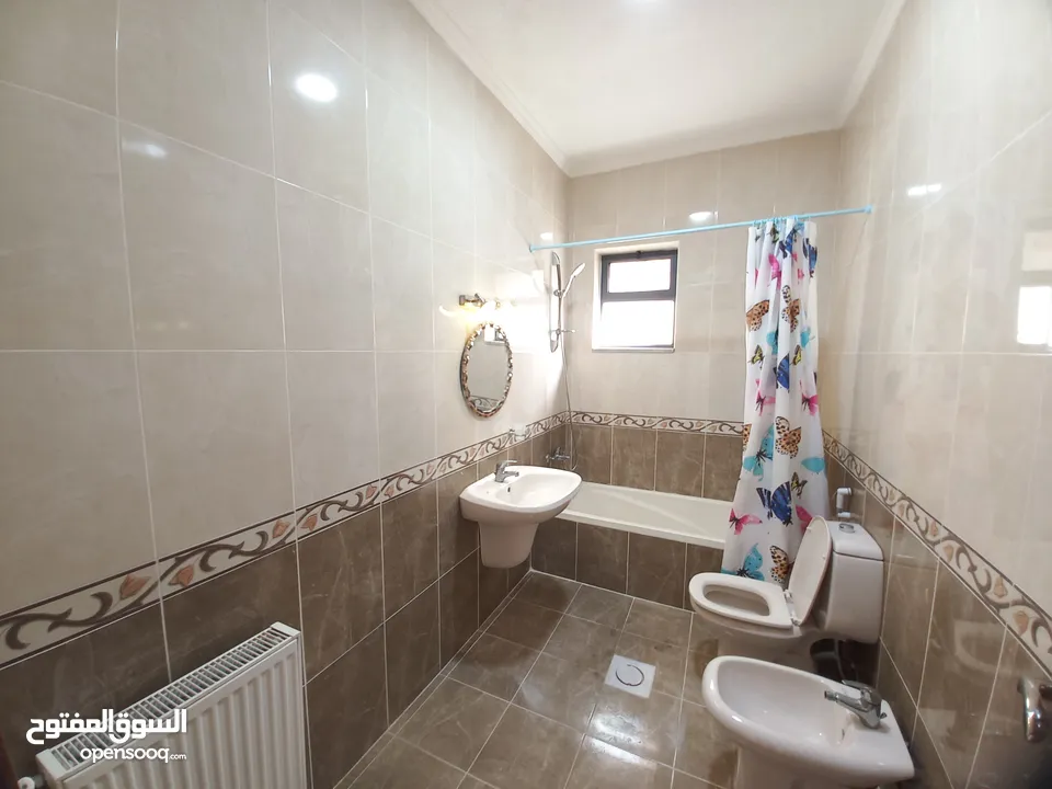 شقة غير مفروشة للإيجار 200م2 ( Property 19174 )-175055046
