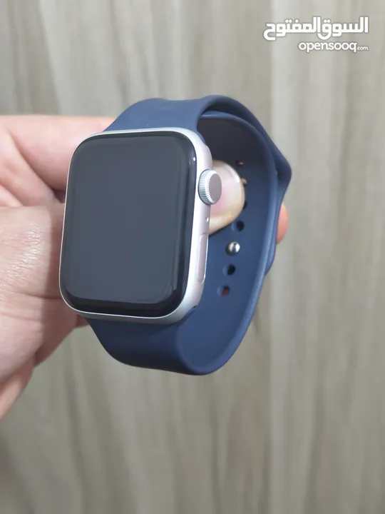 ساعة ابل ووتش اس اي 2 44mm مستعملة بحالة الوكالة مع كامل اغراضها // 44mm apple watch se2