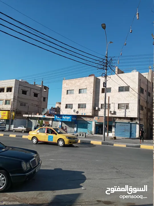 ثلاثة محلات تجارية للإيجار بدون خلو في موقع مميز في الزرقاء السوق التجاري قرب دوار معصوم شارع رئيسي