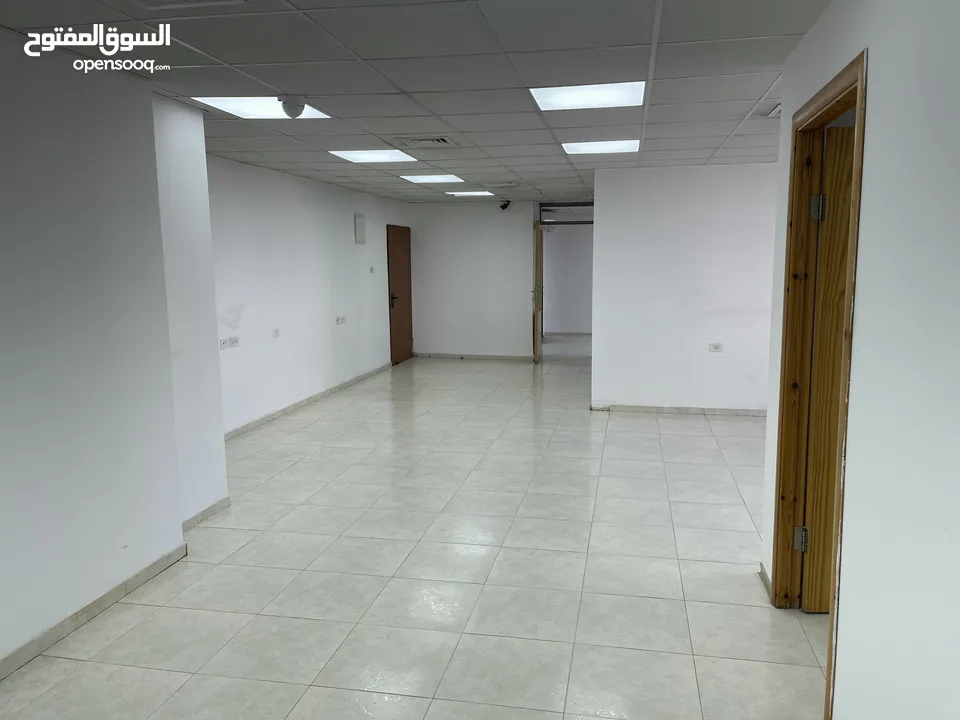 مكتب واسع وسط مدينة رام الله للايجار