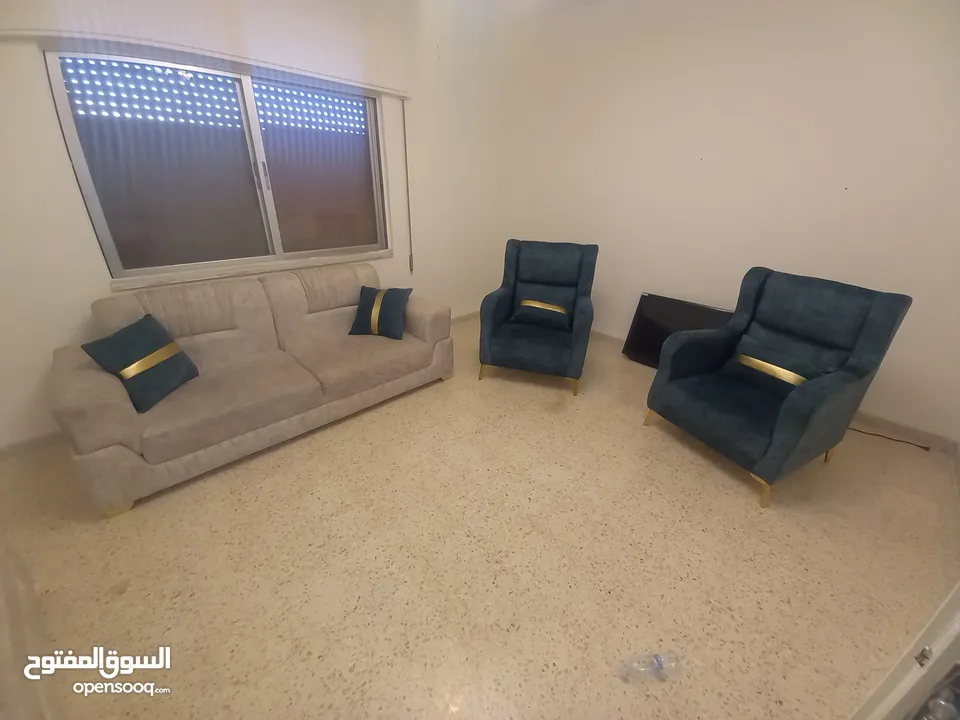 طقم كنب مستعمل بحالة الوكالة للبيع