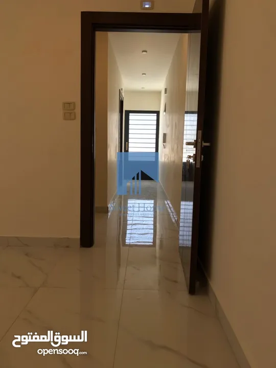 شقة فاخرة للبيع في الجندويل طابق ثالث مع روف دوبلكس 131م تشطيب سوبر ديلوكس لم تسكن