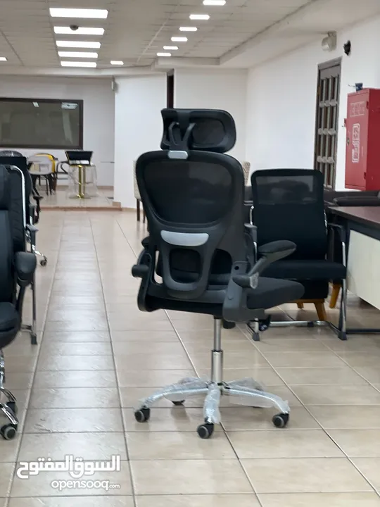 كرسيك بيعكس شخصيتك! كراسي فاخرة بتصميم أوروبي مريح وجودة عالية مسند رأس – دعم للظهر – قاعدة كروم قوي