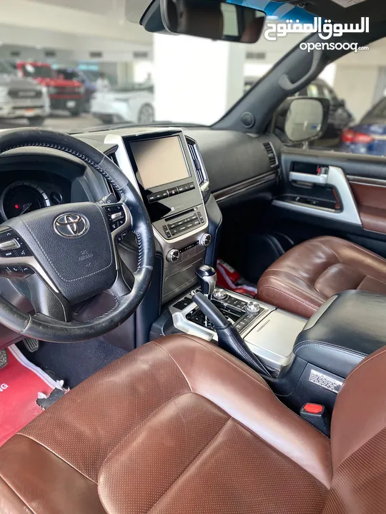 Toyota Land Cruiser VX-S 2018 (Silver)