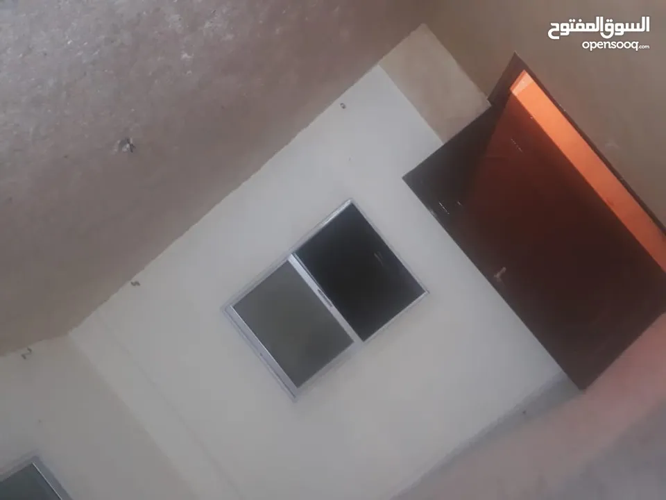 منزل مستقل ثلاثة طوابق  موقع مميز في ماركا الشمالية حي العبدلات