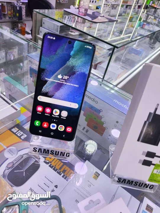 مستعمل اخو الجديد Samsung S21 FE 5g رام 16 جيجا 256 أغراضة والكرتونه الأصلية متوفر توصيل