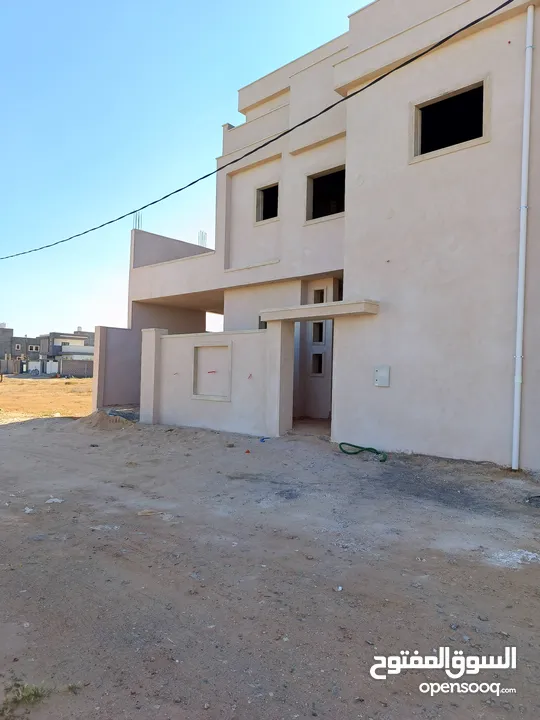 منزل للبيع دورين في مشروع الهضبه بالقرب من جامع السويحلي