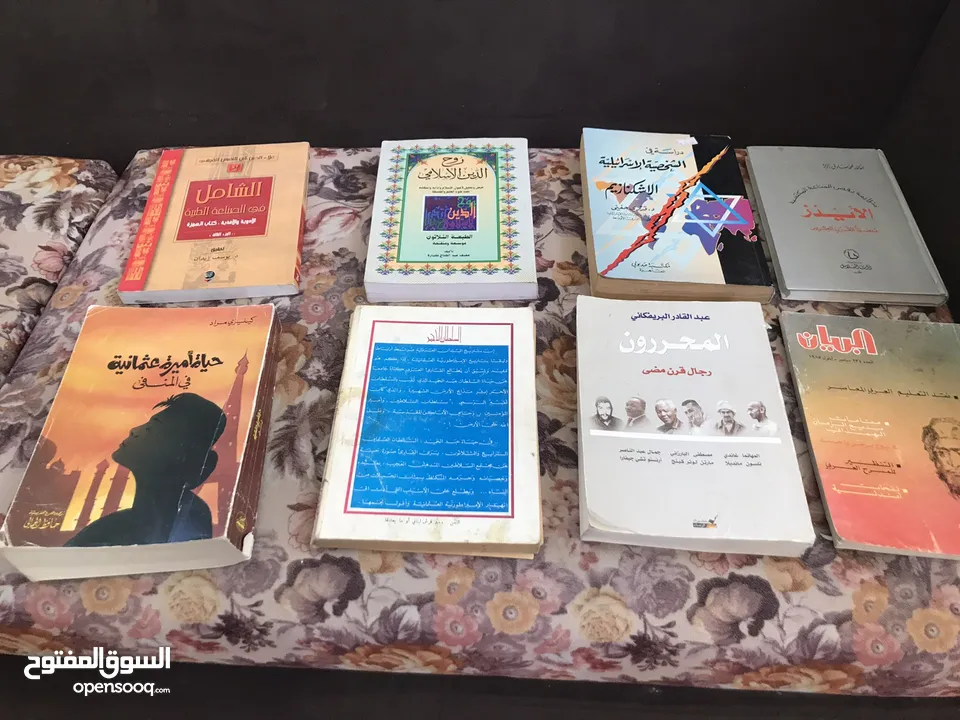 كتب مشكلة قديمة بحالة ممتازة