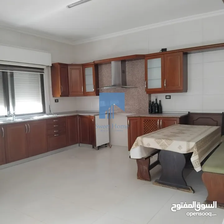 شقة طابقية مميزة للبيع في أم أذينة  -  قرب أبراج السادس طابق ثاني 320م تشطيب سوبر ديلوكس