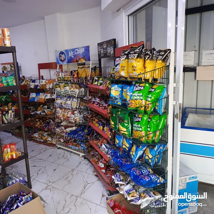 سوبر ماركت للبيع في موقع ممتاز بالقرب من مسجد نزال الكبير على الشارع