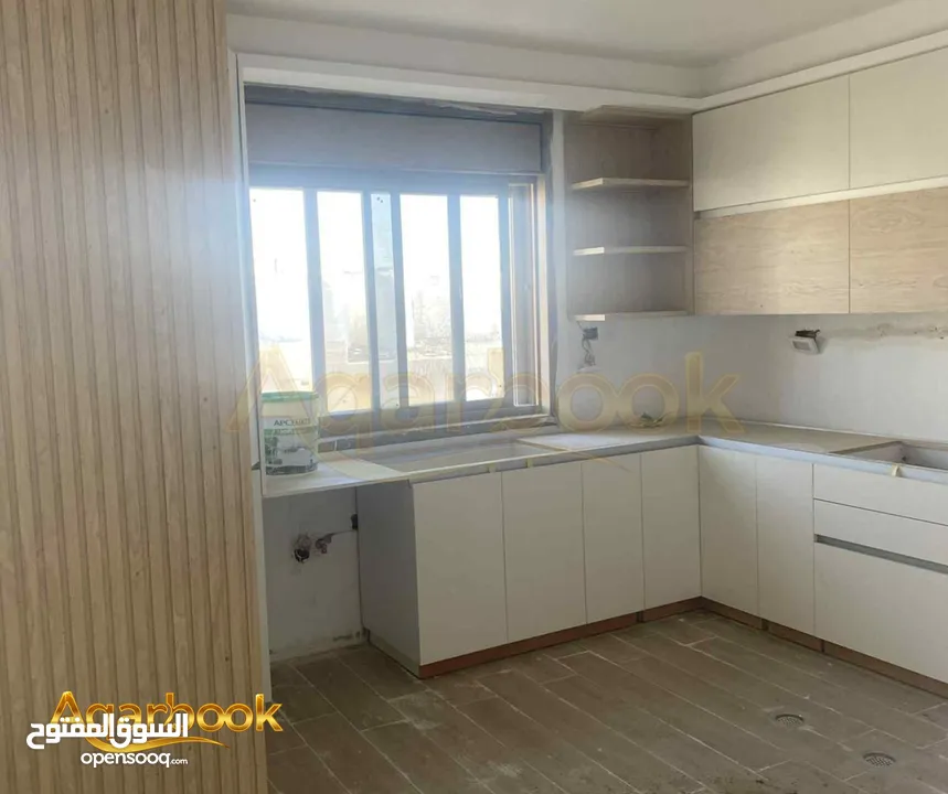 شقة غير مفروشة واسعة ومطلة مناسبة للعائلات للايجار