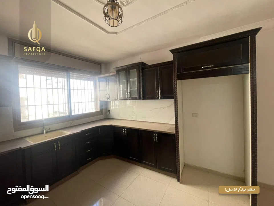 شقة بمساحة واسعة للبيع في الطيرة  ,,,  مع امكانية التأجير