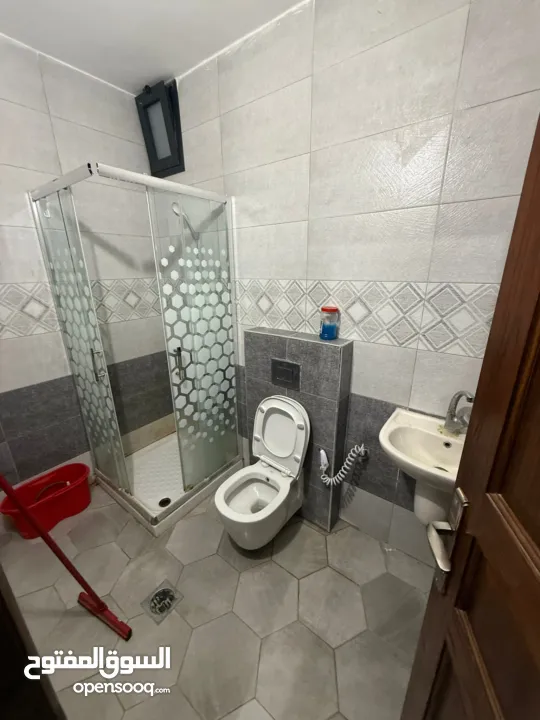 شقه نظام استوديو مفروش للايجار في الطيرة خلف مطعم لازورد 3غرف دون وسيط الايجار 1800ش الايجار