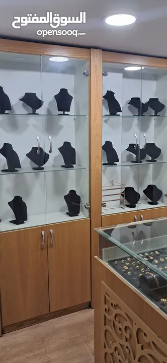 خزائن وبترين وطوله عرض للاكسسوارات