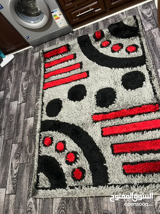 (سجاد تركي للبيع 2صالون كبار وحده صغير وحده ممر  استعمال بسيظ تركي تقيل )