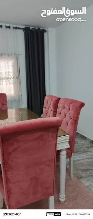 طاولة سفر بحالة الجديد بسعر 220 قابل للتفاوض بشي بسيط