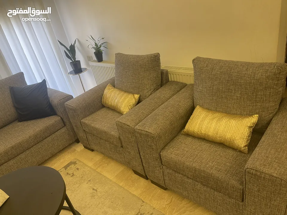 للبيع طقم كنب 7 مقاعد – بحالة ممتازة