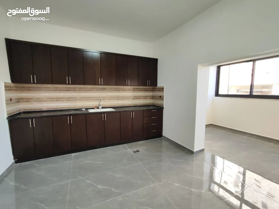 شقة للايجار في الرام اول نزول الكسارات قرب سوبر ماركت السلايمه