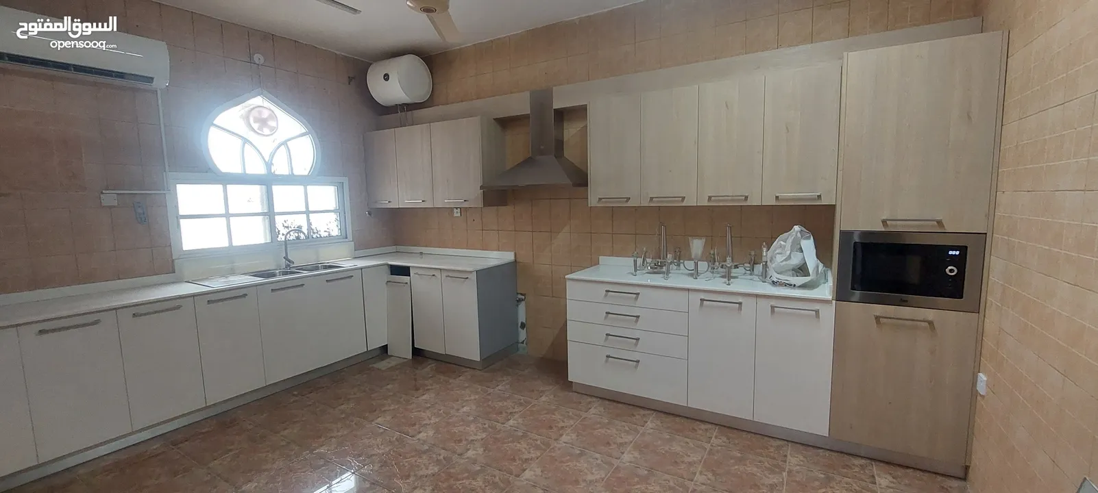 شقق وفلل للايجار في العذيبة حسب الطلب_flats and villas for rent in Azaiba upon request