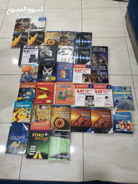 مجموعة كتب بحالة ممتازة للبيع
