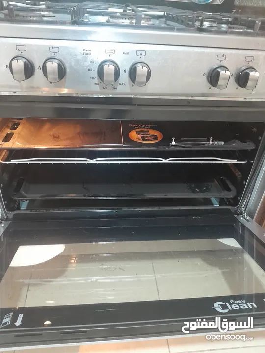 غاز مع فرن كبير للبيع بحالة ممتازة
