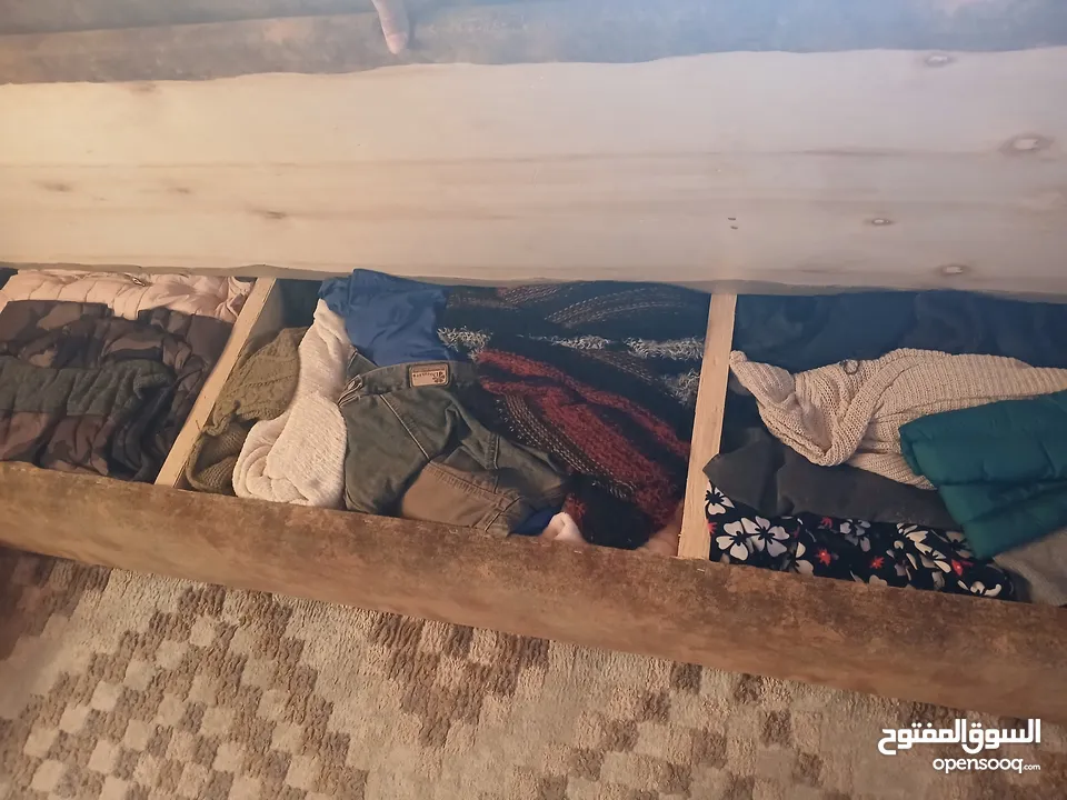 كورنر غرفة الجلوس يوجد مخزن