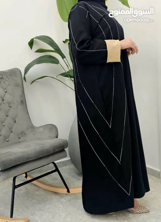 فساتين وعبايات