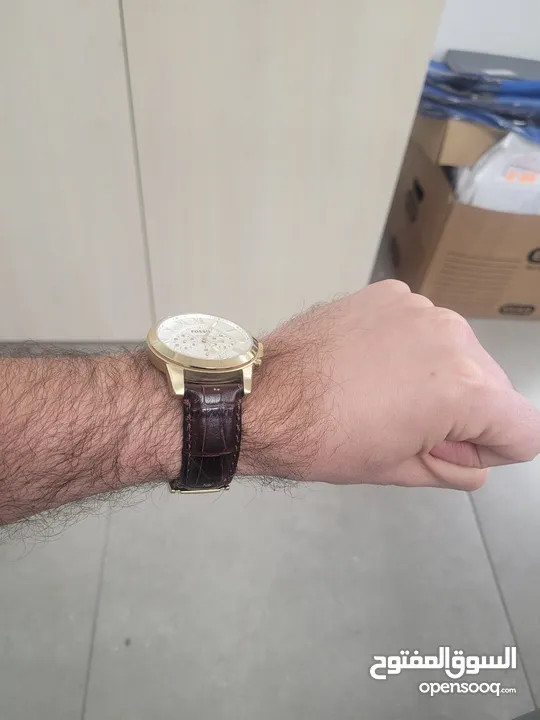 ساعه فوسيل راقيه لون بني