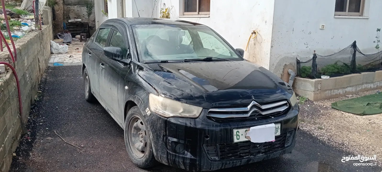 للبيع بسعر مغري جدا جدا ستروين اليزية يد اولى المالك الاول بالرخصه لون اسود دهان شركه خدوش عادية ب