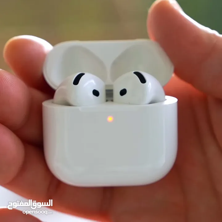 سماعات AirPods 4 تأتي بتصميم مميز وراحة مطلقة مع جودة صوت محسّنة وعزل ضوضاء نشط (ANC) لتجربة استماع