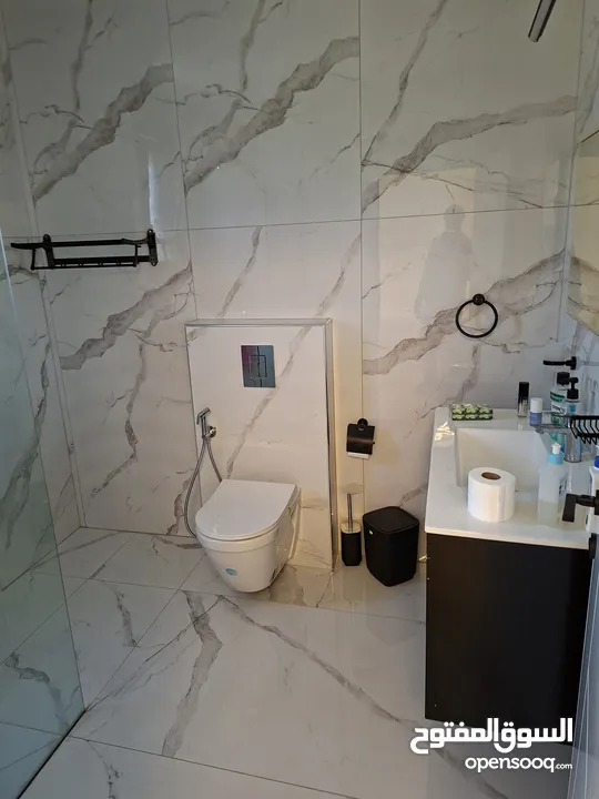 الشقة سوبر دولكس لم تسكن من قبل فرش جديد مع المالك مباشرة