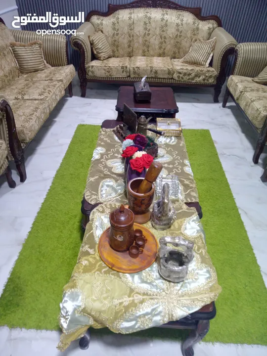 طقمين كنب 14 مقعد  مع طربيزات السعر ع الخاص  قابل للتفاوض ..