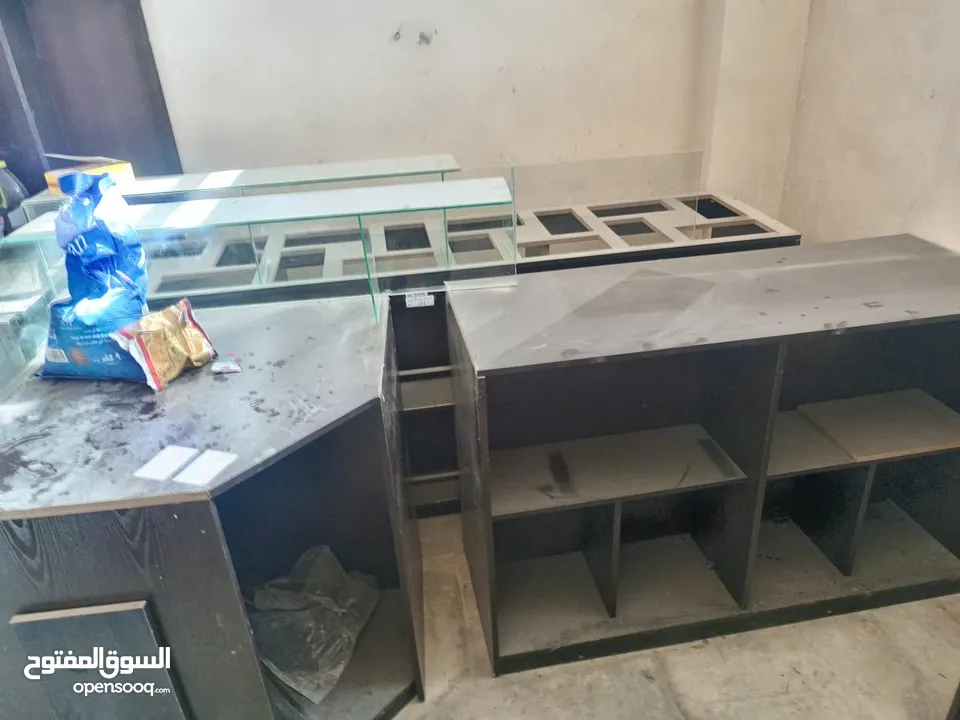 ستاندات مع مفارش محل خضراوات ومحمص كامل