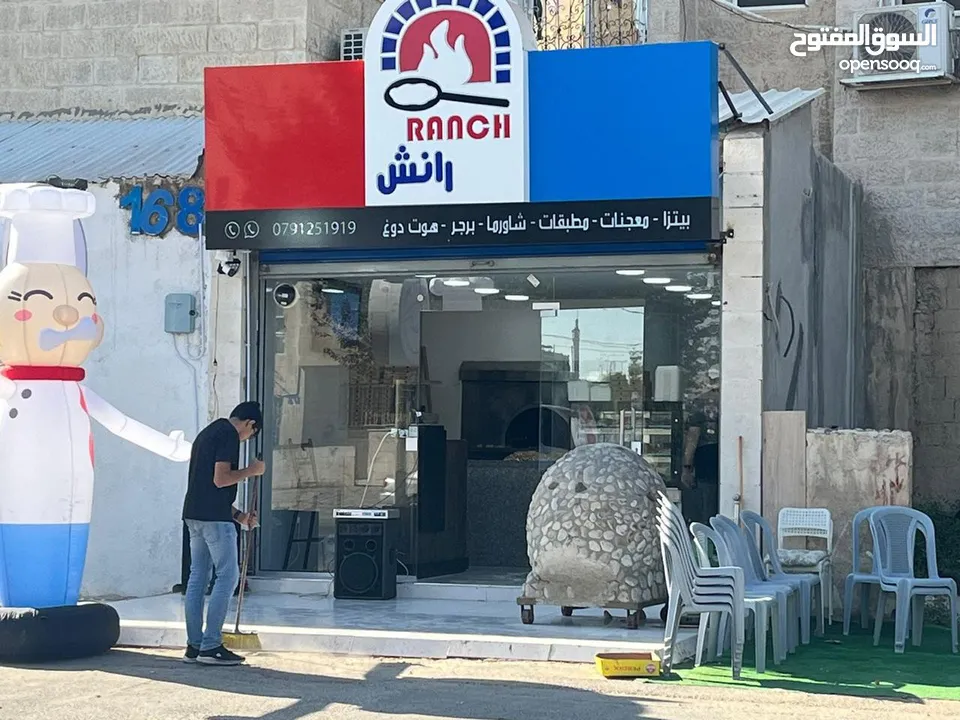 المطعم الوحييييد بجانب جامعة الحسين للتقنية!!!!