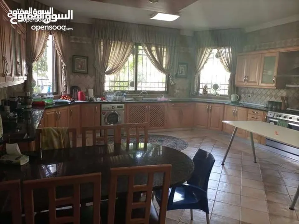 الظهير فيلا مستقله فخمه جدا فن معماري عاليه ومطله اجمل موقع مكون من اكثر من سكنه