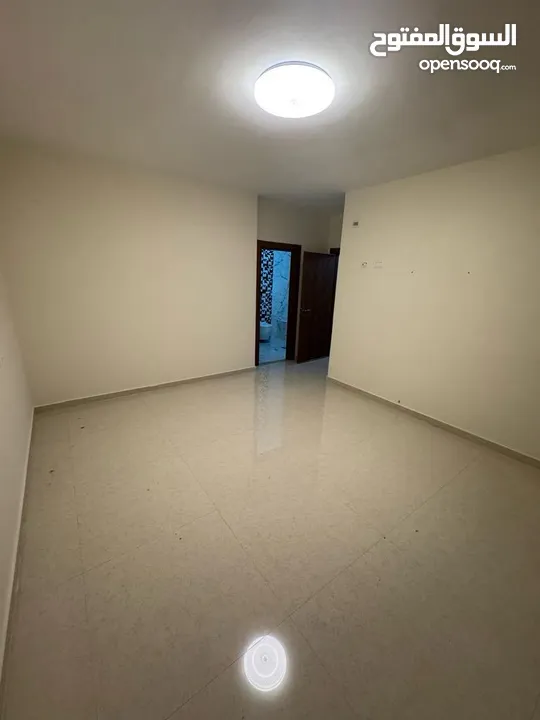 شقة واسعة للإيجار – الشرفة  قرب نادي بال فيت وملحمة الأمير