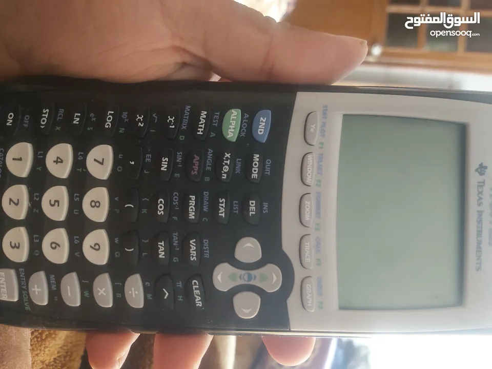 ألة حاسبة علمية TI-84plus
