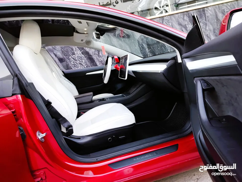 تيسلا 2022 model 3 فحص كامل 4 جــيـــد بدون ملاحظات غرفة جلد ابيض لون مميز بحالة الوكالة بسعر لقطة