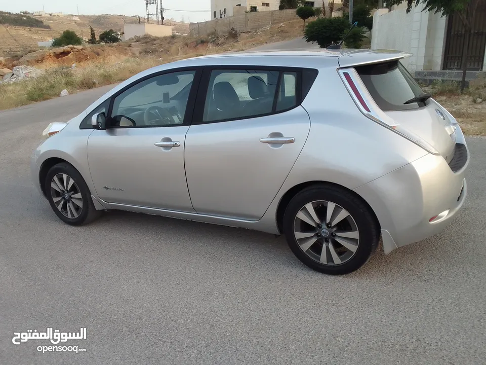 نيسان ليف موديل 2013 SL  بريميوم أعلى صنف 6 بار  نازل جديد البيع كاش فقط
