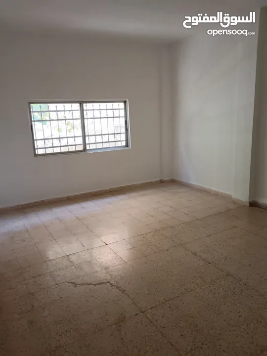 عمارة ثلاث طوابق للبيع في المنارة بسعر لقطة