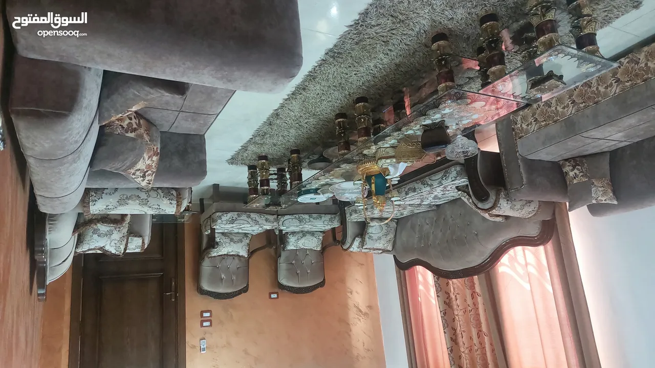 للبيع طقمين كنب جلوس أحدهما أحرف زان