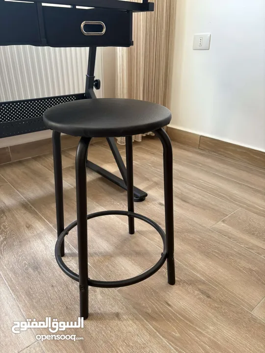 Professional Art Desk and Chair for Sale excellent condition for artists. مكتب وكرسي فني