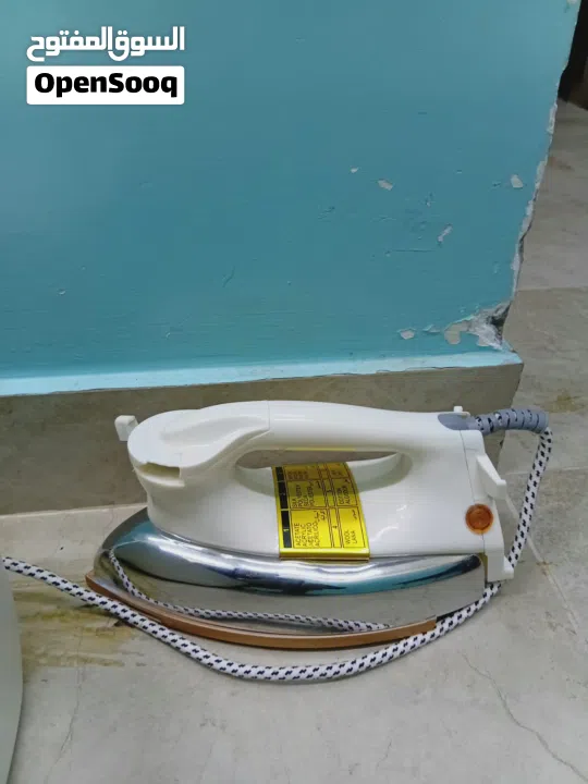 مكواة ملابس 2 جيده معه طابعه