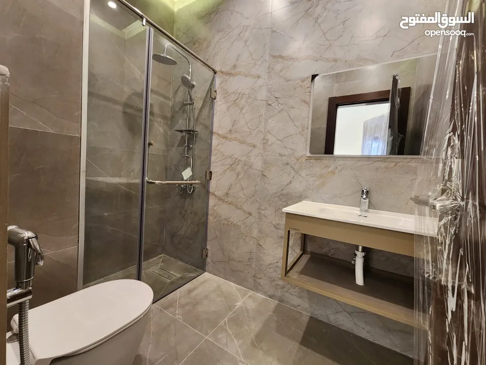 شقة فارغة للبيع في دابوق - REF:14658