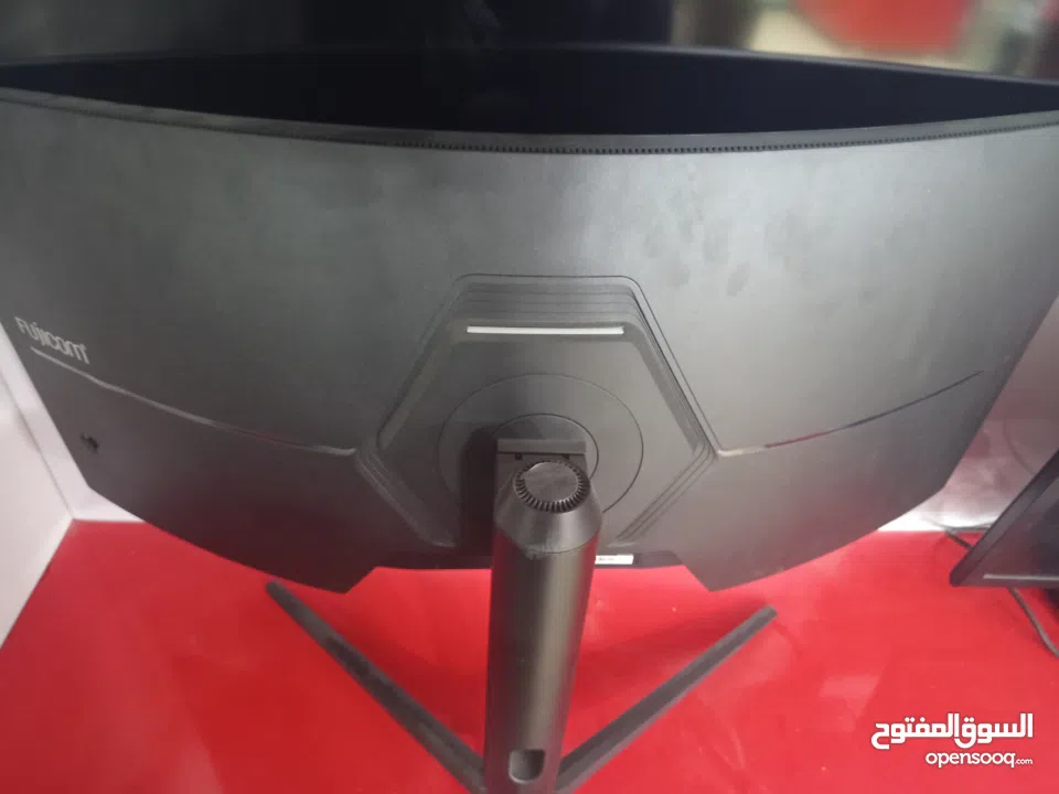 شاشه منحنيه