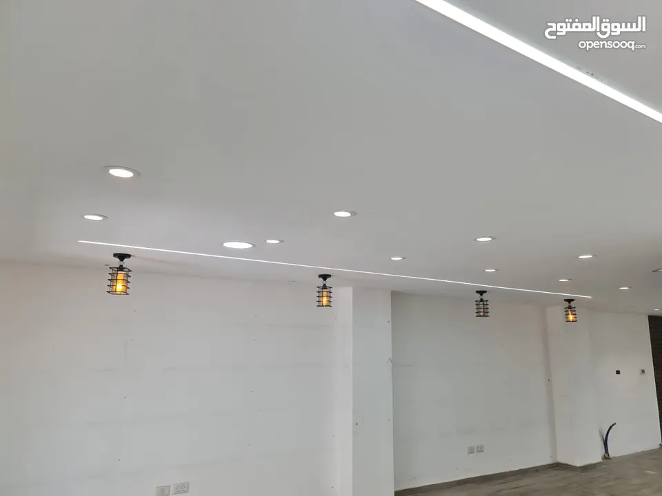 محل تجاري للايجار بالقرب من وسط البلد في مدينة الخليل مع واجهة على الشارع الرئيسي